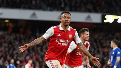 آرسنال يضرب تشيلسي بثلاثية وينتزع صدارة الدوري الإنجليزي الممتاز