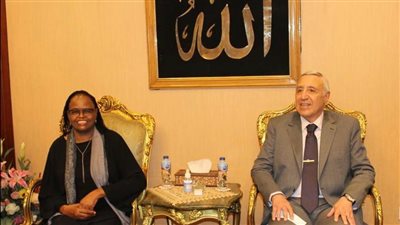 كبيرة قضاة كينيا مارثا كومي تزور المحكمة الدستورية العليا 