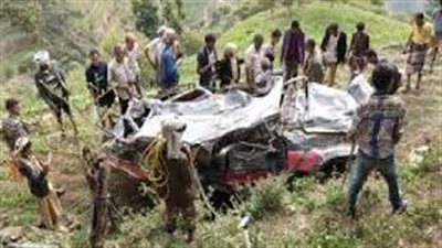 مصرع 9 أشخاص وإصابة 5 آخرين أثر سقوط سيارة من منحدر باليمن