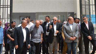 محافظ الجيزة يتابع أعمال رصف وتطوير طرق مخر سيل أطفيح وترعة كوم أمبو