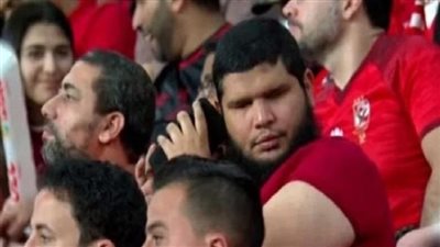 مشجع الأهلي الكفيف: تلقيت دعوة من مسئولي النادي لزيارته فور عودتي لمصر (فيديو)