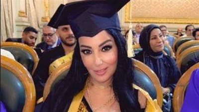 سمية الخشاب بعد منحها الدكتوراة الفخرية: 