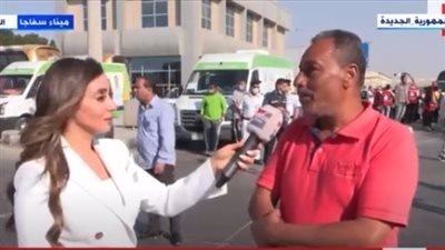 العائدون من السودان: السيسي أب وليس رئيس.. والقوات المسلحة أهلنا وحمايتنا (فيديو)