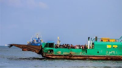 علقة موت.. تعرض سائق معدية بورفؤاد للاعتداء داخل كابينة القيادة قبل التصادم بالمرسى وإصابة مواطنين