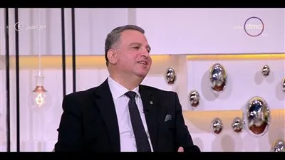 خبير تنمية بشرية يوضع مفهوم العلاقات المرهقة (فيديو)