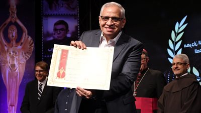 تكريم أحمد السبكي عن جائزة أحسن فيلم 