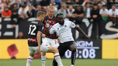 ميلان يسقط أمام سبيزيا بثنائية في الدوري الإيطالي 