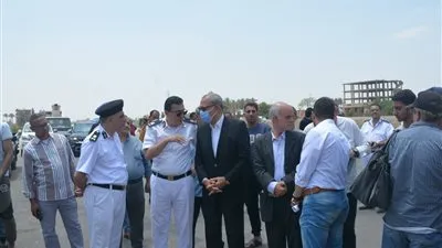 محافظ القليوبية يُتابع إزالة حالات متعارضة مع الطريق الحر 