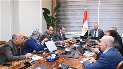 وزير الري يستعرض موقف مشروعات إعادة استخدام مياه الصرف الزراعي 