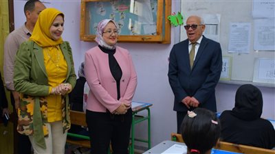 محافظ بورسعيد يتفقد لجان الامتحانات لمتابعة سير انتظام الشهادة الإعدادية