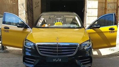  بعد فشل التوكيل.. سيارة مرسيدس S560 الشهيرة تجري عملية في الحرفيين