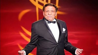 عاجل.. عادل إمام يفاجئ الإعلامي شريف عامر في مداخلة على الهواء