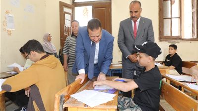 محافظ المنوفية يتفقد عددًا من اللجان بمدارس الإعدادية