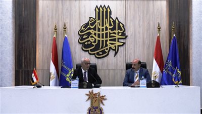 وزير التعليم يجتمع مع القيادات التعليمية بأسوان