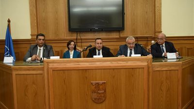 رئيس جامعة الإسكندرية يفتتح الملتقى الهندسي للأعمال والوظائف