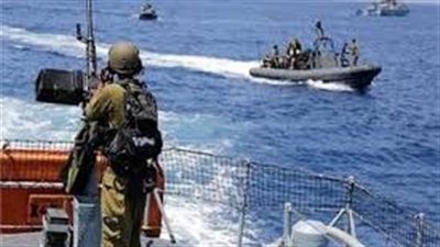 زوارق الاحتلال الإسرائيلي تهاجم مراكب فلسطينيين فى بحر غزة