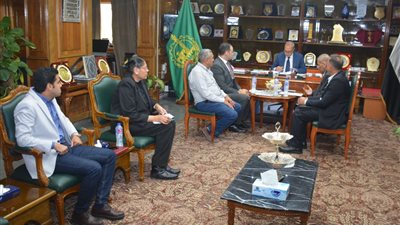 محافظ القليوبية يناقش رفع كفاءة منظومة النظافة بمدينة شبرا الخيمة 