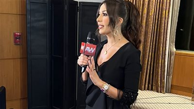 جنات بإطلالة جذابة في المؤتمر الصحفي لأغنيتها الجديدة 