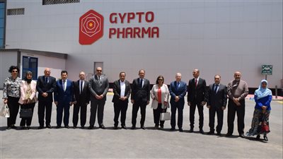 رئيس جامعة حلوان يزور مدينة الدواء 