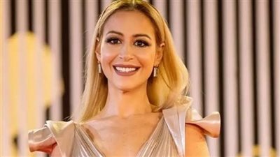 «صاحبة الألف وجه وكل المشاعر»..منة شلبي تطالب مهرجان القاهرة بتكريم عبلة كامل