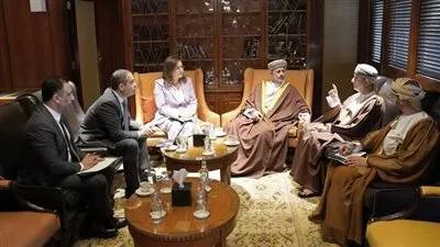 وزيرة التخطيط تبحث سبل التعاون المشترك مع وزير المالية ورئيس جهاز الاستثمار العماني
