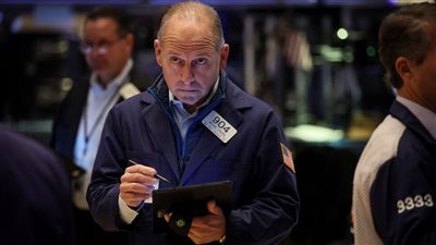 أنباء سقف الديون تحرك مؤشرات وول ستريت للأسفل