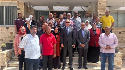 وزير الري يلتقي العاملين بالإدارة العامة للمياه الجوفية بجنوب سيناء للاطمئنان على سير العمل 