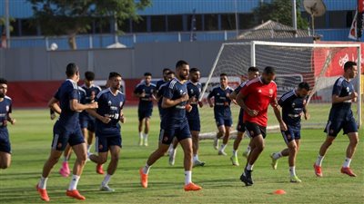 الأهلي يستأنف تدريباته استعدادًا لمواجهة طلائع الجيش في الدوري المصري 