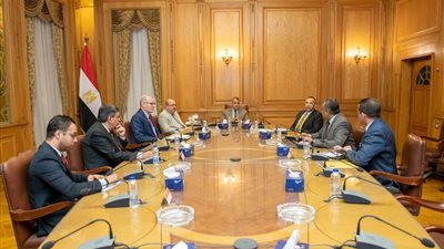 وزير الإنتاج الحربي يتابع خطط مشروعات مركز التميز العلمي والتكنولوجي