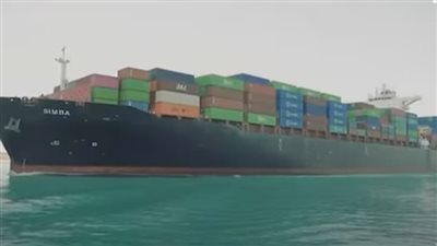 شاهد.. انتظام حركة الملاحة بقناة السويس بعد نجاح قطر سفينة البضائع
