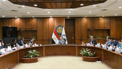 وزير البترول: شيفرون توسع نشاط التنقيب عن النفط والغاز بشرق المتوسط 