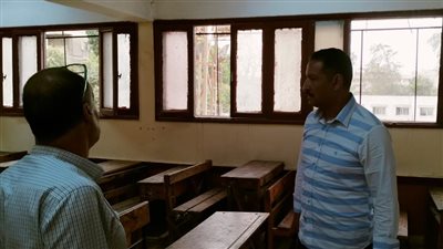 وكيل وزارة التربية والتعليم بالجيزة يتفقد لجان واستراحات امتحانات الدبلومات الفنية