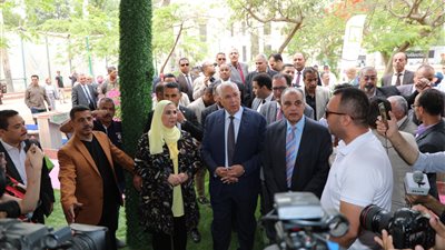 وزيرا الزراعة والتضامن ومحافظ الجيزة يفتتحون معرض زهور الربيع