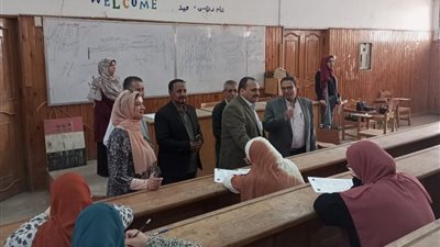 نائب رئيس جامعة بنها يتفقد الامتحانات بكلية التربية النوعية