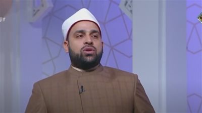 إمام مسجد الإمام الحسين: عودوا أطفالكم على الخشونة (فيديو)