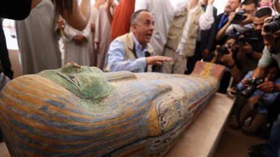 لأول مرة.. مدير آثار سقارة يكشف تفاصيل اكتشاف أكبر ورشتين للتحنيط (فيديو)