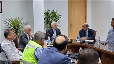 محافظ بني سويف يبحث إقامة مشروعات في مجال الطاقة الشمسية وتخزين أُكسيد الكربون