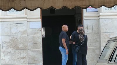 أهالي الإسكندرية يشيعون جثمان والد الأهلي السابق إسلام الشاطر (صور)