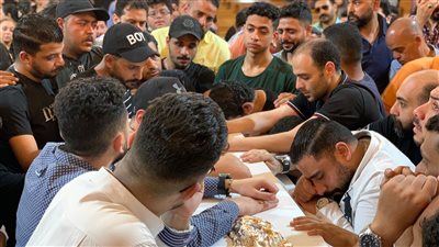 بحضور مسلمون ومسيحيون.. جنازة مهيبة لشماس لقي مصرعه خلال عمله دليفري ببورسعيد