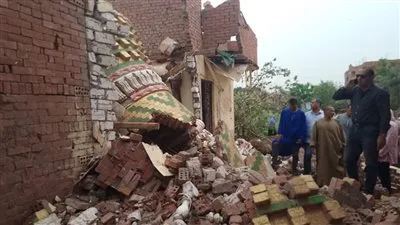 سقوط مئذنة مسجد بالقليوبية بسبب الطقس السيئ في القليوبية (صور)