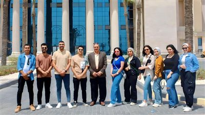 وفد من طلاب 