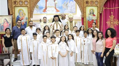 بطريرك الكاثوليك يترأس قداس المناولة بكنيسة العذراء والأم تريزا بعزبة النخل