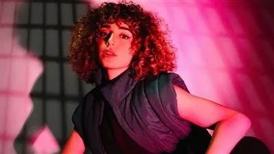 مغنية البوب العالمية شانا تعود بأغنية 