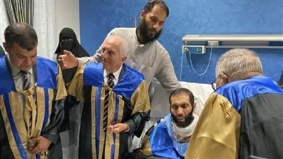 وفاة صاحب أول رسالة دكتوراه تناقش داخل المستشفى.. من هو 