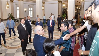 الخشت يحتفي بطلاب الجامعة الفائزين بجوائز مهرجان 