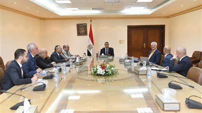 وزير الإنتاج الحربي يستقبل ممثلي 