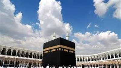 استعدادا لموسم الحج.. رفع كسوة الكعبة المشرفة 3 أمتار