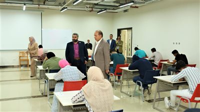 رئيس جامعة المنصورة الأهلية يتفقد أعمال امتحانات الفصل الدراسي الثاني