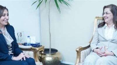 وزيرتا التخطيط والثقافة تبحثان دعم المرأة وتطوير الحرف التراثية اليدوية