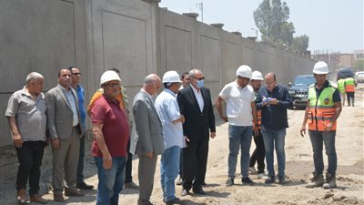 محافظ القليوبية يتفقد المشروعات ببنها وكفر شكر